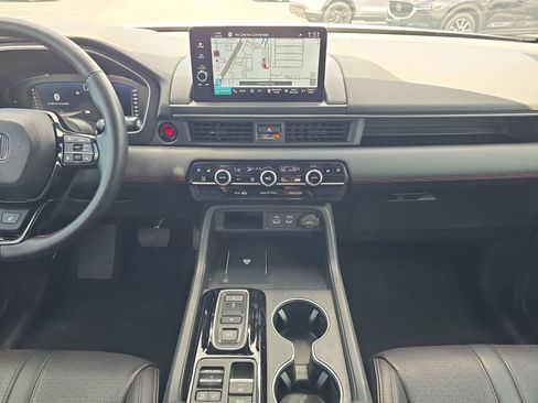 Certified 2025 Honda Pilot Black Edition image 11