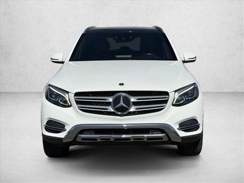Used 2019 Mercedes-Benz GLC 350e 4MATIC image 2