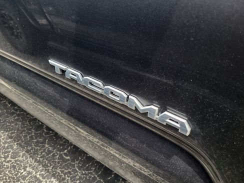Used 2019 Toyota Tacoma SR5 RWD image 10