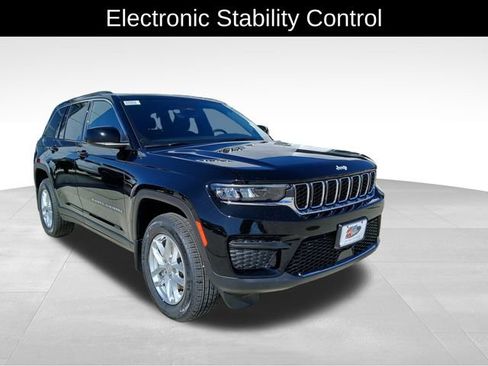 New 2026 Jeep Grand Cherokee Laredo image 8