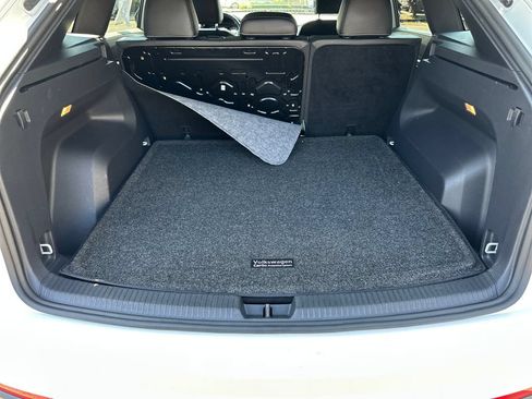 Used 2020 Volkswagen Atlas Cross Sport SE w/ Panoramic Sunroof Package AWD/4WD image 12