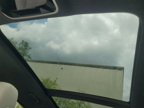 Used 2021 Land Rover Range Rover Velar R-Dynamic S image 37