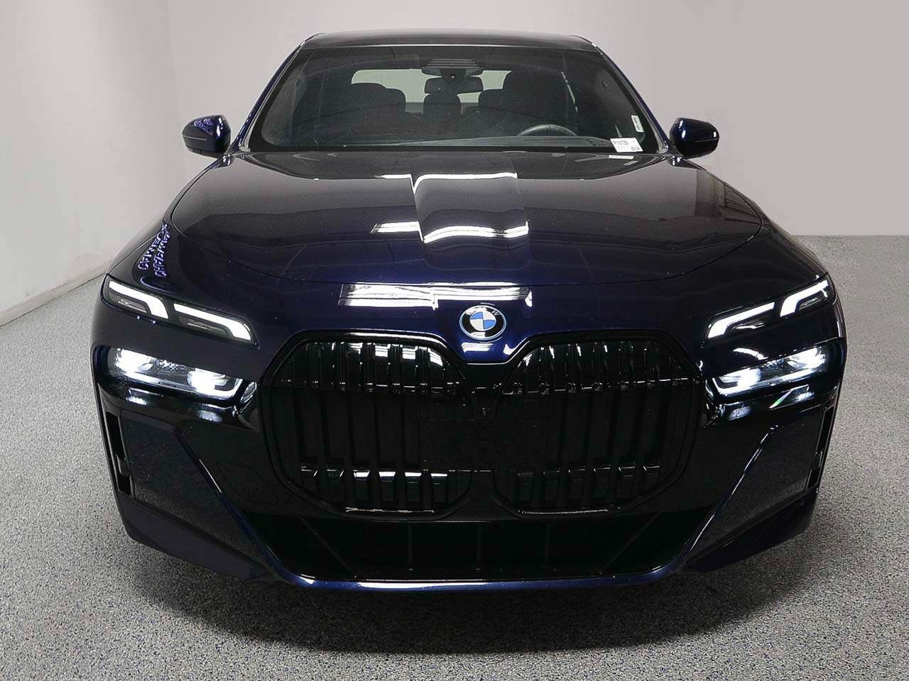 Used 2023 BMW i7 xDrive60 AWD/4WD image 2
