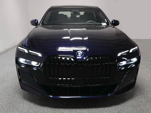 Used 2023 BMW i7 xDrive60 AWD/4WD image 2