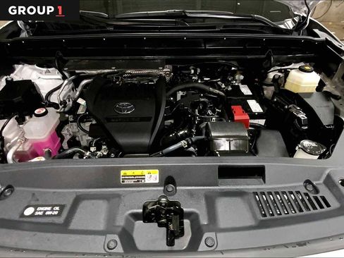 Used 2024 Toyota Highlander XLE image 32