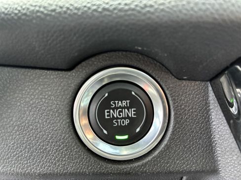 Used 2024 Chevrolet Traverse RS FWD image 34