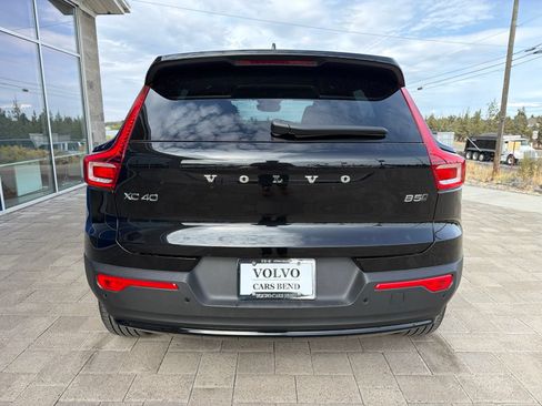 Used 2025 Volvo XC40 B5 Ultra AWD/4WD image 6