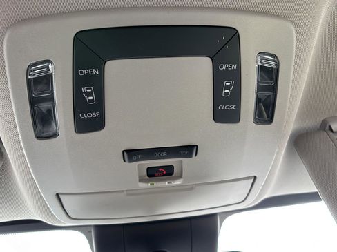 Used 2024 Toyota Sienna LE image 35