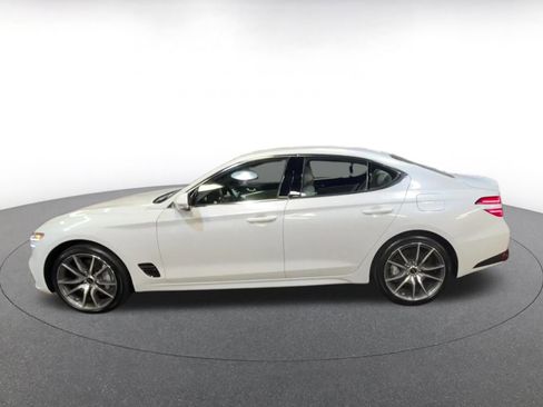 Used 2025 Genesis G70 2.5T image 9