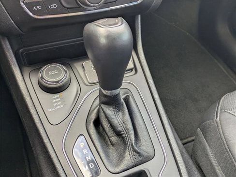 Used 2021 Jeep Cherokee Latitude Lux AWD/4WD image 14