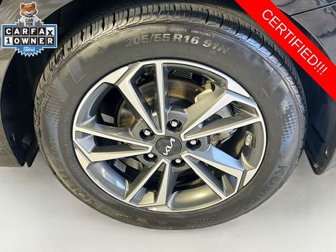 Certified 2023 Kia Forte LXS w/ LXS Technology Package FWD image 29