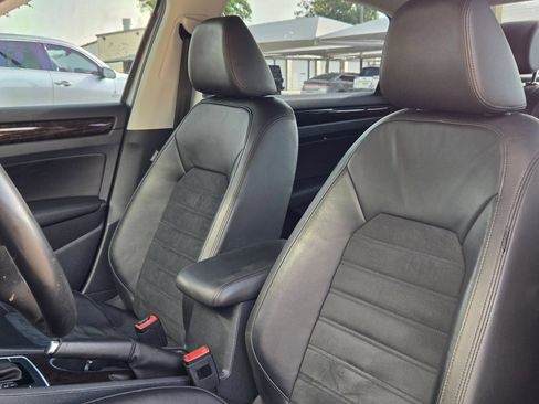 Used 2015 Volkswagen Passat 1.8T SEL Premium FWD image 14