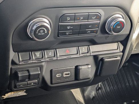 Used 2024 GMC Sierra 3500 Pro w/ Convenience Package image 27