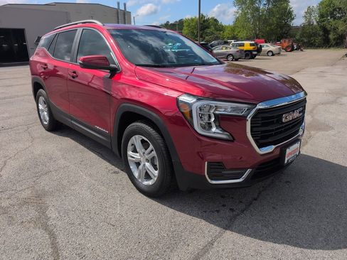 Used 2024 GMC Terrain SLE w/ Driver Convenience Package AWD/4WD image 1