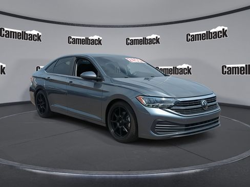 Used 2023 Volkswagen Jetta SE w/ Panoramic Sunroof Package FWD image 1