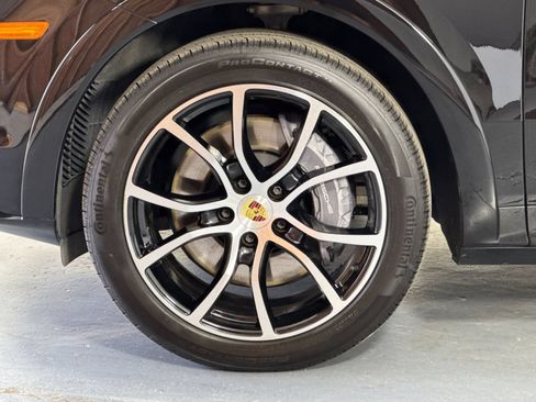 Certified 2023 Porsche Cayenne AWD/4WD image 32