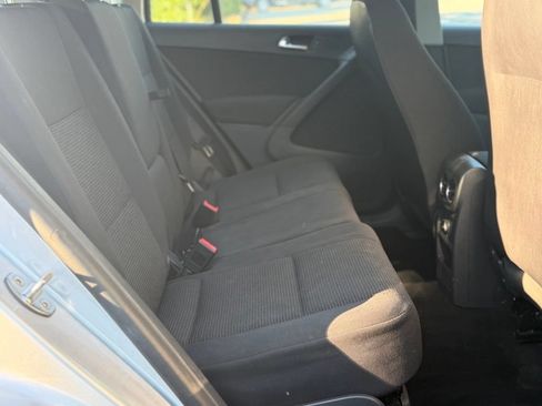 Used 2018 Volkswagen Tiguan Limited w/ Alloy Wheels Package FWD image 18