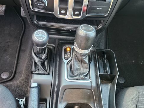 Used 2021 Jeep Wrangler Willys image 13