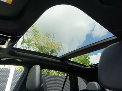 Certified 2025 Mercedes-Benz GLC 300 4MATIC image 42