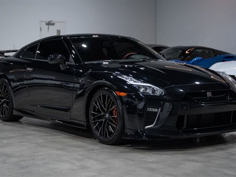 Used 2021 Nissan GT-R Premium AWD/4WD image 16