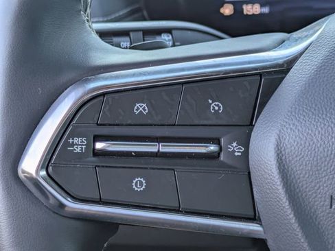 Used 2025 Chevrolet Traverse LT image 21