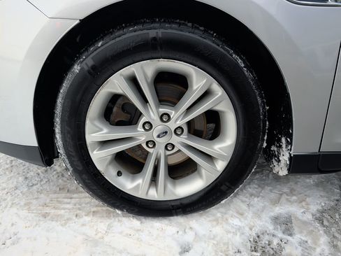 Used 2019 Ford Taurus SEL w/ Equipment Group 201A image 4