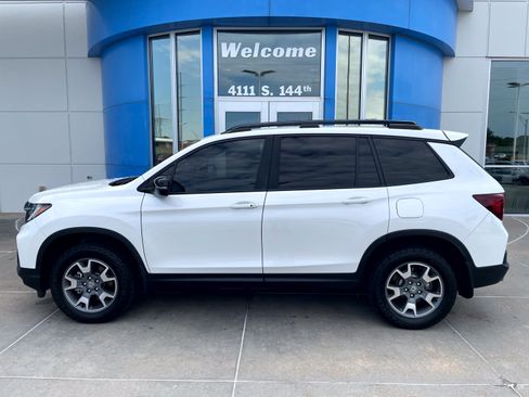 Used 2023 Honda Passport TrailSport image 1