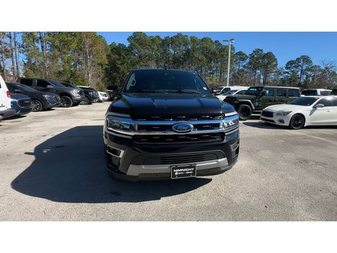 Used 2024 Ford Expedition Limited image 3
