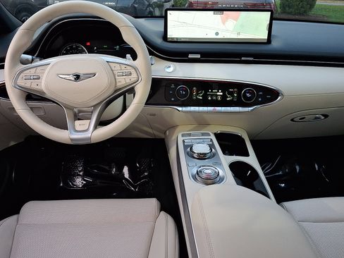 Certified 2025 Genesis Electrified GV70 image 15