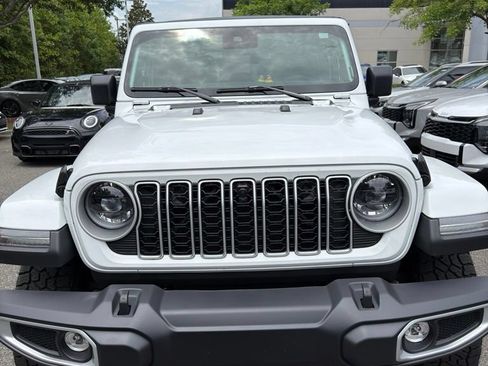Used 2025 Jeep Wrangler Unlimited Sahara AWD/4WD image 2