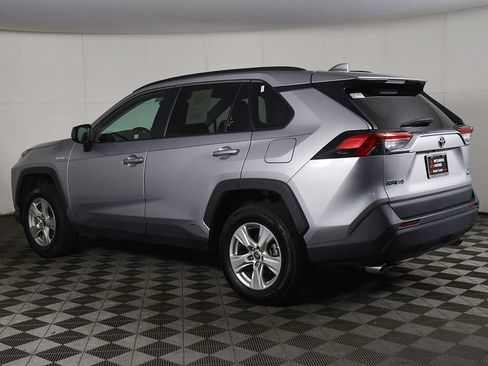 Used 2021 Toyota RAV4 LE AWD/4WD image 6