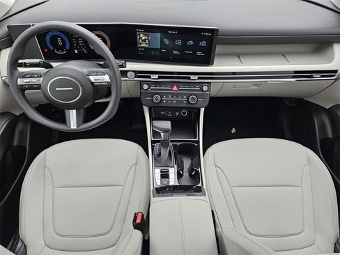 Used 2025 Hyundai Tucson SE image 18