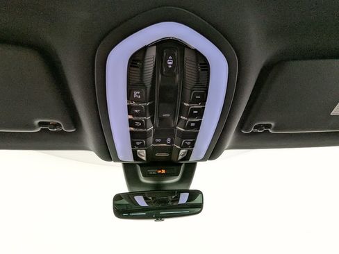 Used 2025 Porsche Macan AWD/4WD image 36