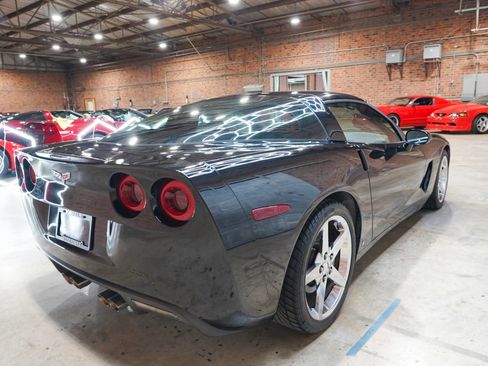 Used 2007 Chevrolet Corvette Coupe w/ Preferred Equipment Group RWD image 14