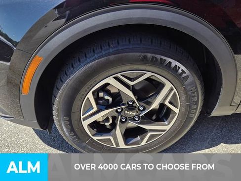 Used 2025 Kia Sportage LX FWD image 2
