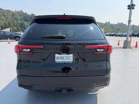 Certified 2024 Toyota Grand Highlander AWD image 7