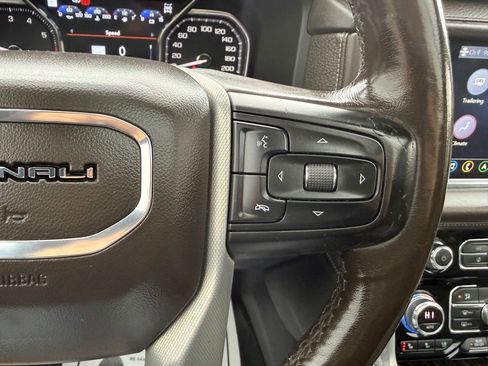 Used 2021 GMC Yukon Denali w/ Denali Ultimate Package AWD/4WD image 38