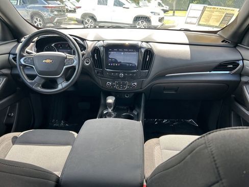 Used 2022 Chevrolet Traverse LT FWD image 10