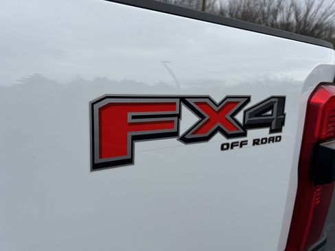 Used 2023 Ford F250 Lariat w/ Chrome Package image 29