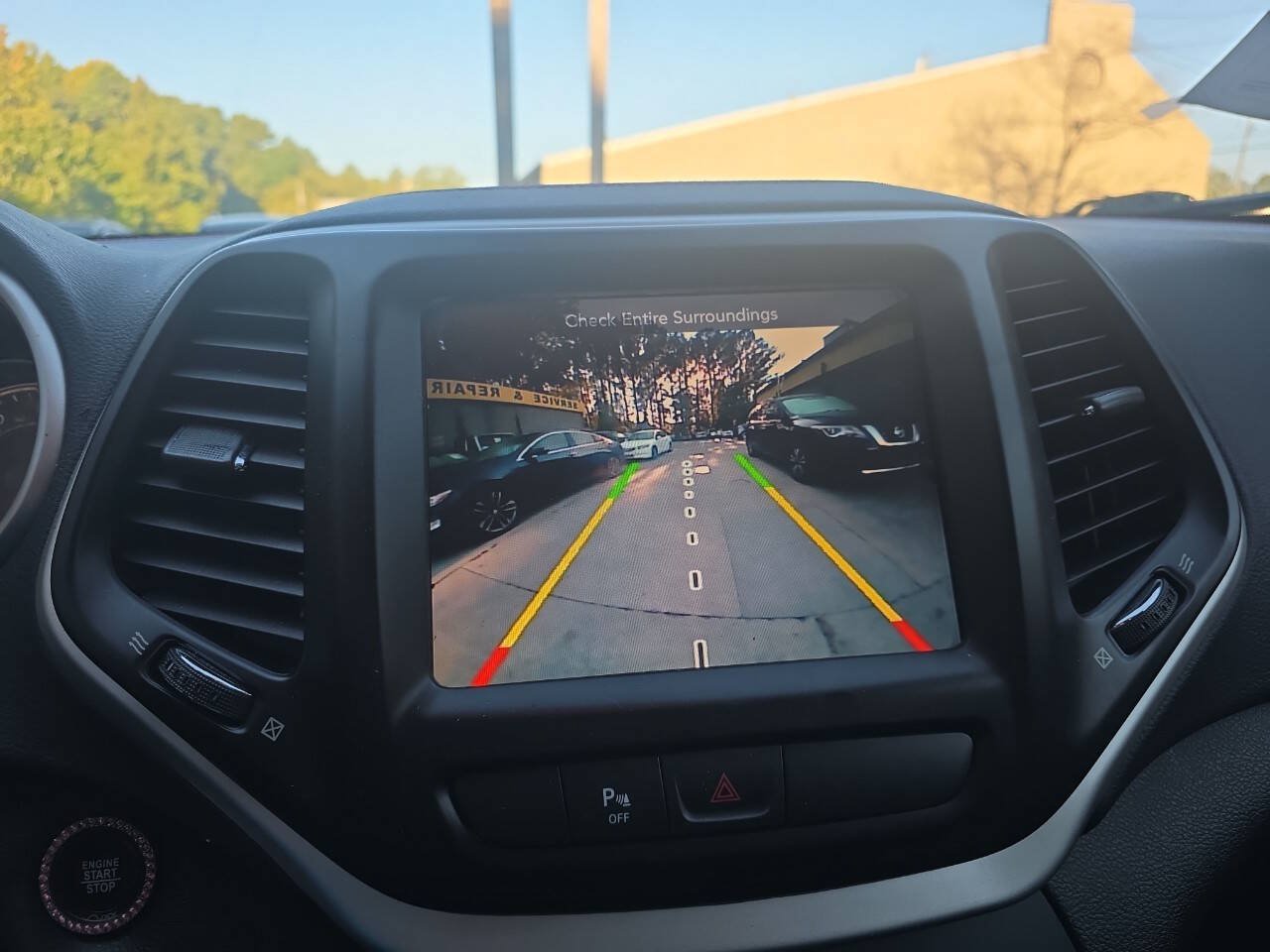Used 2017 Jeep Cherokee Trailhawk AWD/4WD image 7