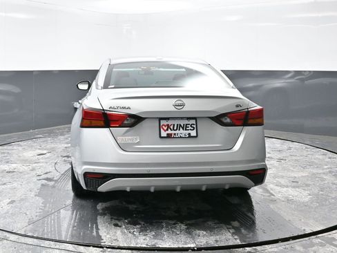 Used 2024 Nissan Altima 2.5 SV image 13
