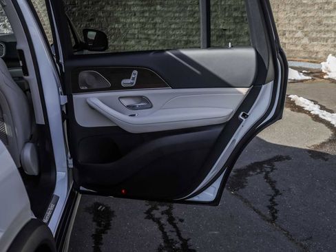 Used 2024 Mercedes-Benz GLS 450 4MATIC image 15