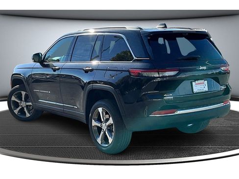 New 2025 Jeep Grand Cherokee Limited w/ Luxury Tech Group II AWD/4WD image 4