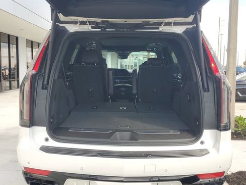 Used 2023 Cadillac Escalade V w/ LPO, ONYX Package AWD/4WD image 12