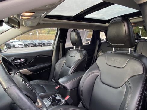 Used 2018 Jeep Cherokee Limited image 14