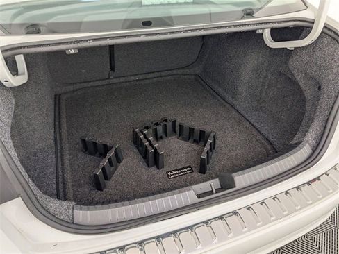 Used 2021 Volkswagen Jetta SEL Premium image 28