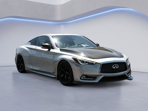 Used 2018 INFINITI Q60 3.0t Luxe RWD image 3