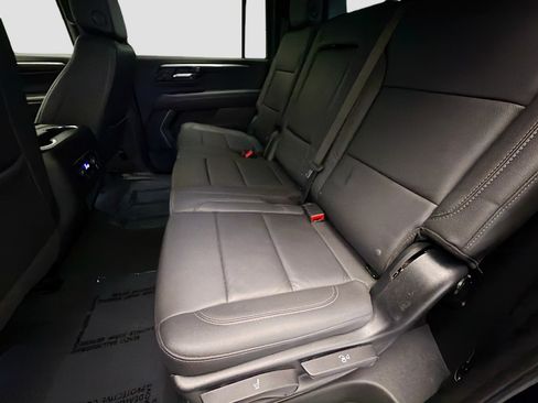 Used 2025 Chevrolet Suburban Z71 AWD/4WD image 13