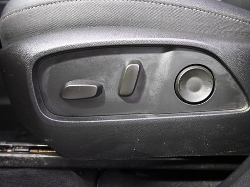 Used 2025 Chevrolet Equinox LT w/ Convenience Package II image 14