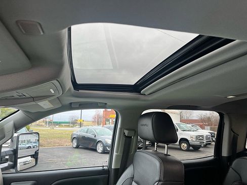 Used 2018 GMC Sierra 1500 Denali w/ Denali Ultimate Package AWD/4WD image 23